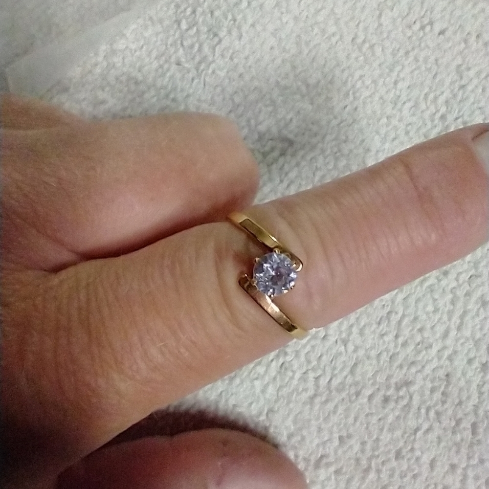 Goldtone crystal ring stainless steel 9.25